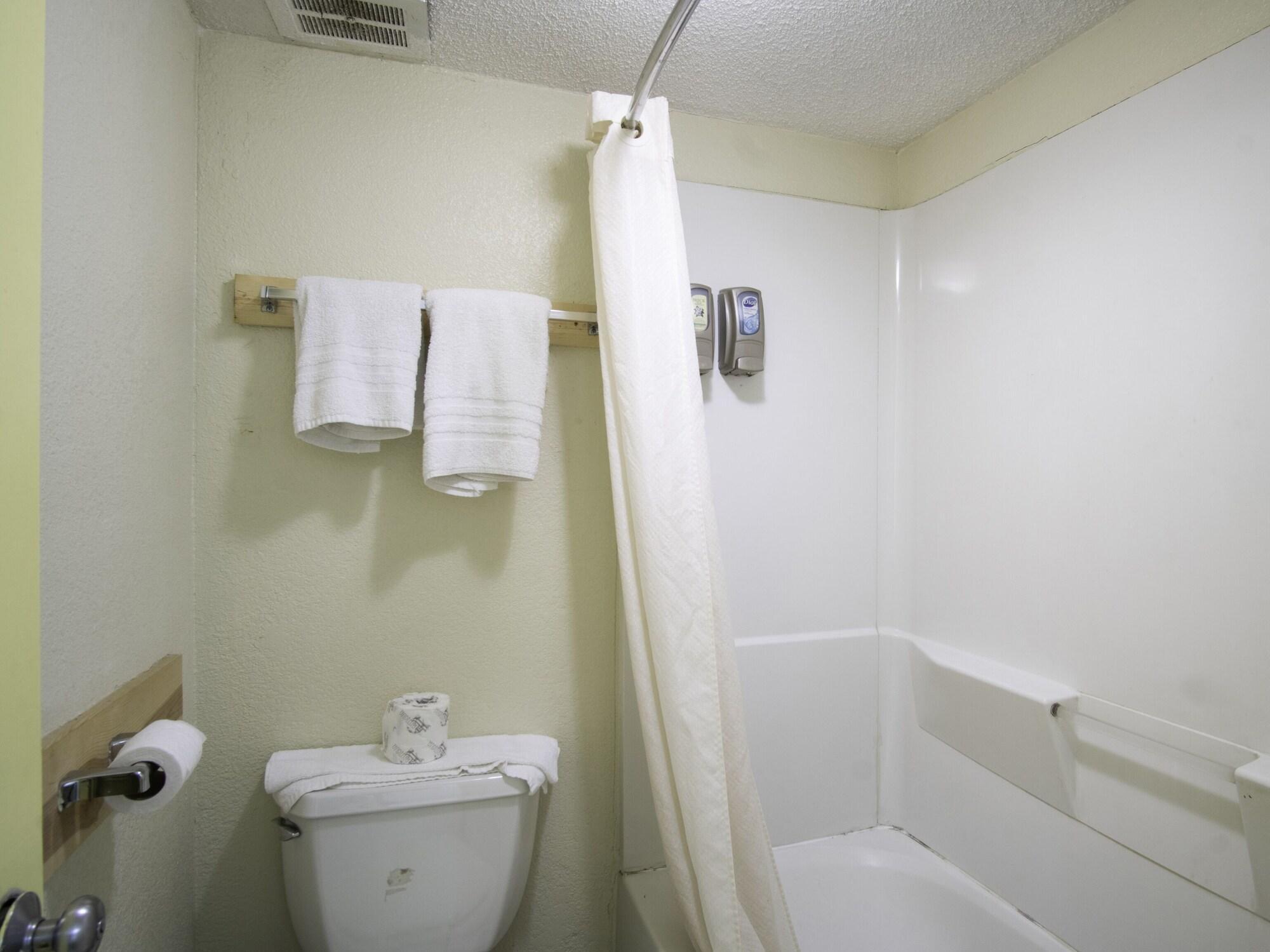 Oyo Hotel Hutchinson West 4Th Ave Ngoại thất bức ảnh