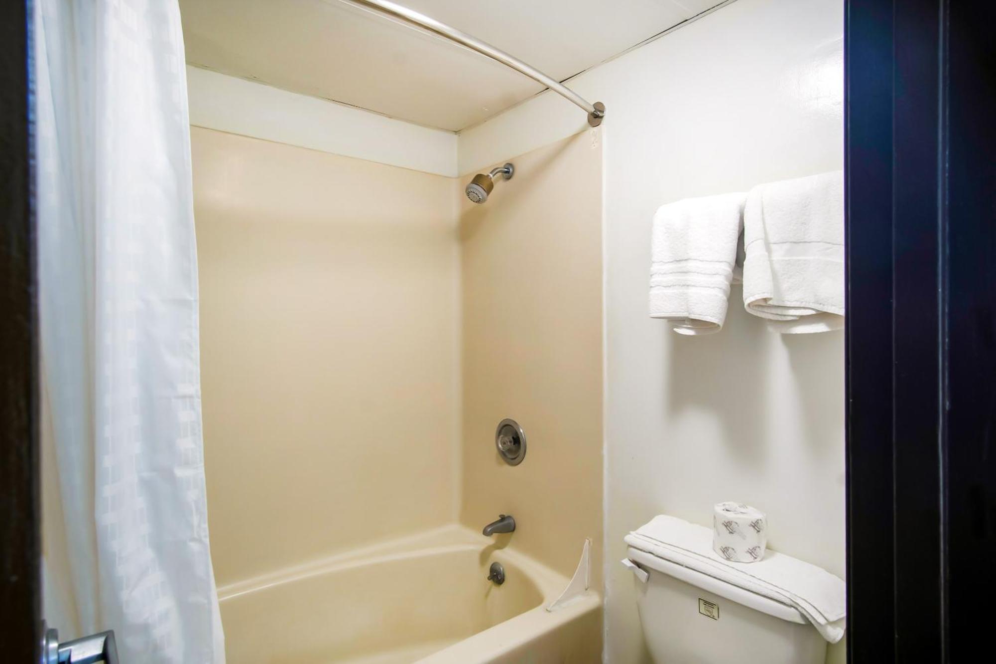 Oyo Hotel Hutchinson West 4Th Ave Ngoại thất bức ảnh