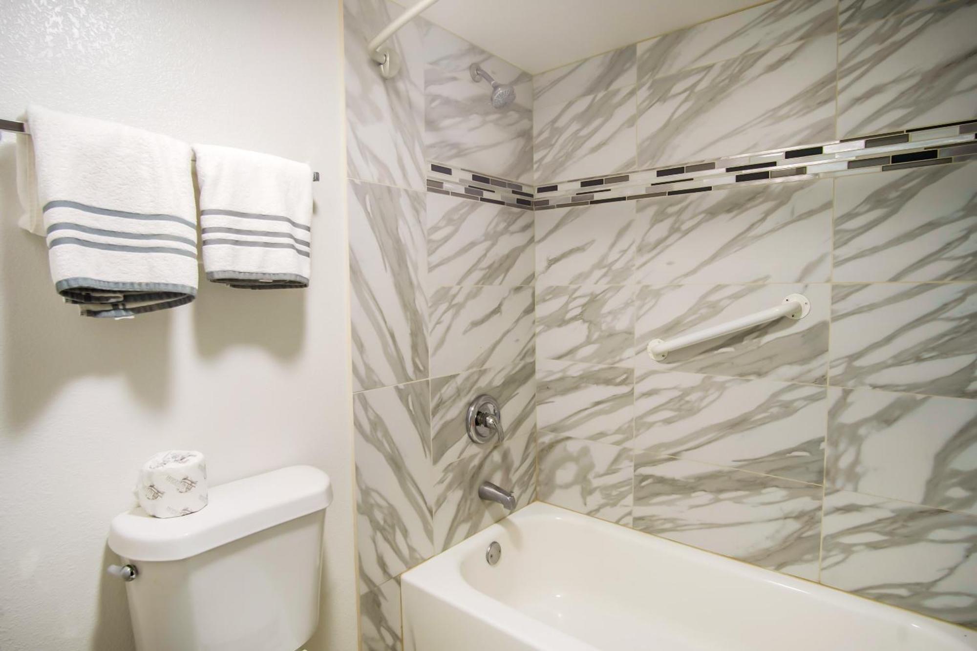 Oyo Hotel Hutchinson West 4Th Ave Ngoại thất bức ảnh