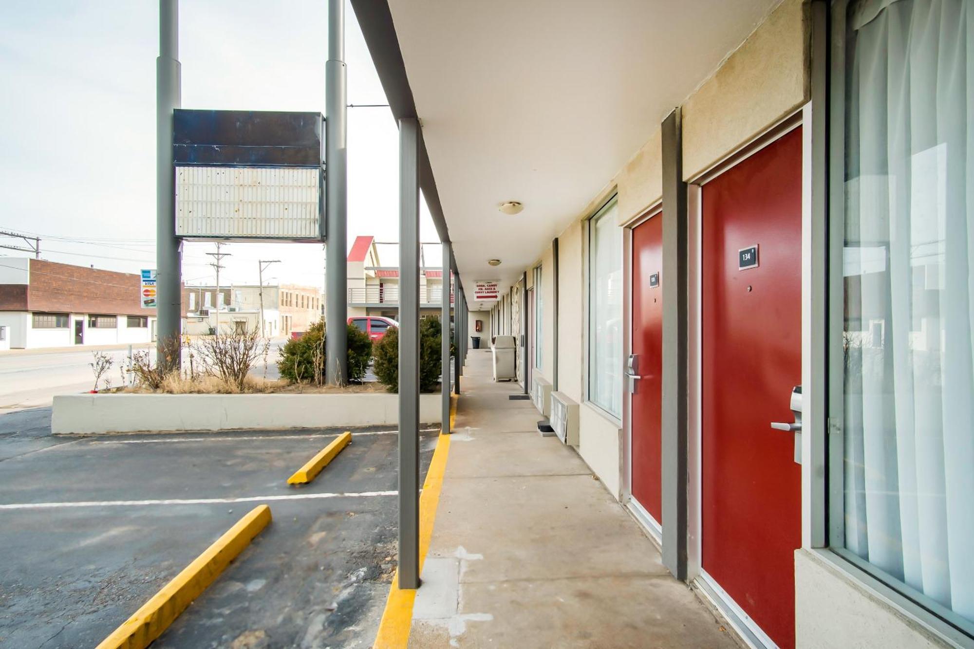 Oyo Hotel Hutchinson West 4Th Ave Ngoại thất bức ảnh