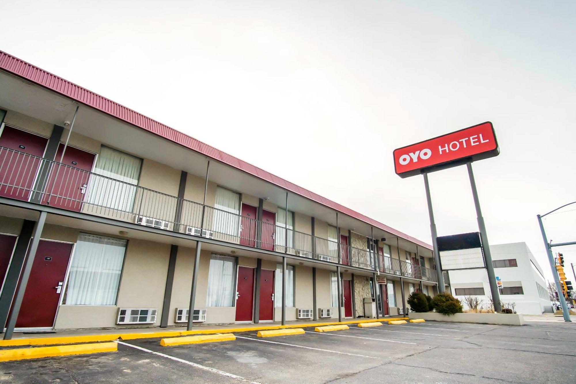 Oyo Hotel Hutchinson West 4Th Ave Ngoại thất bức ảnh