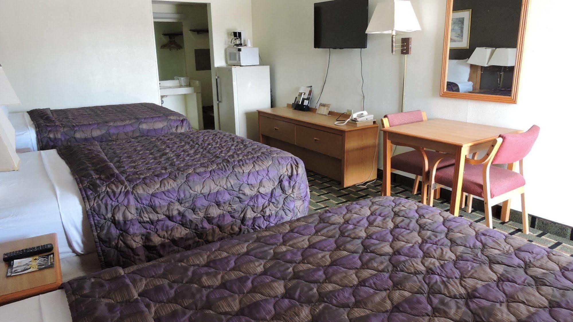 Oyo Hotel Hutchinson West 4Th Ave Ngoại thất bức ảnh